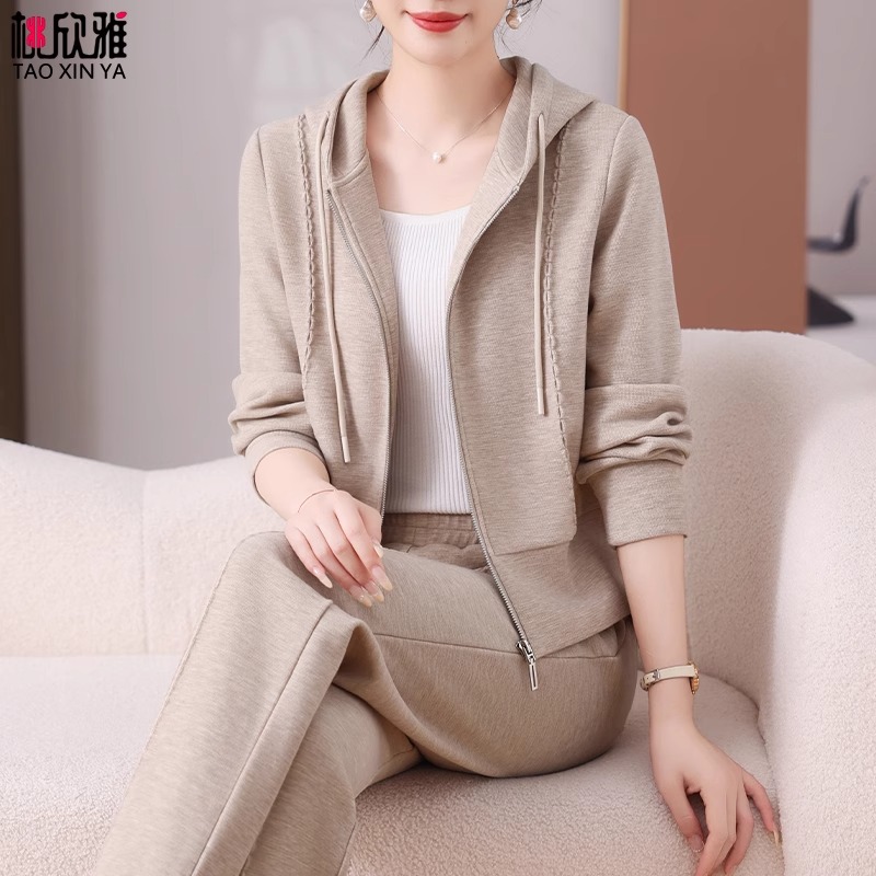 妈妈款洋气时尚年轻外套高贵中老年运动服套装女春秋时髦休闲卫衣