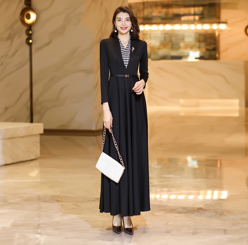 2025高级感黑色长袖春秋百搭格子配色高雅修身大摆连衣裙2330