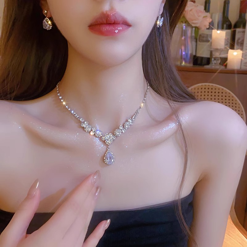 铜仿水晶项链 水滴项链新娘礼服配饰高级感轻奢小众颈链锁骨链女