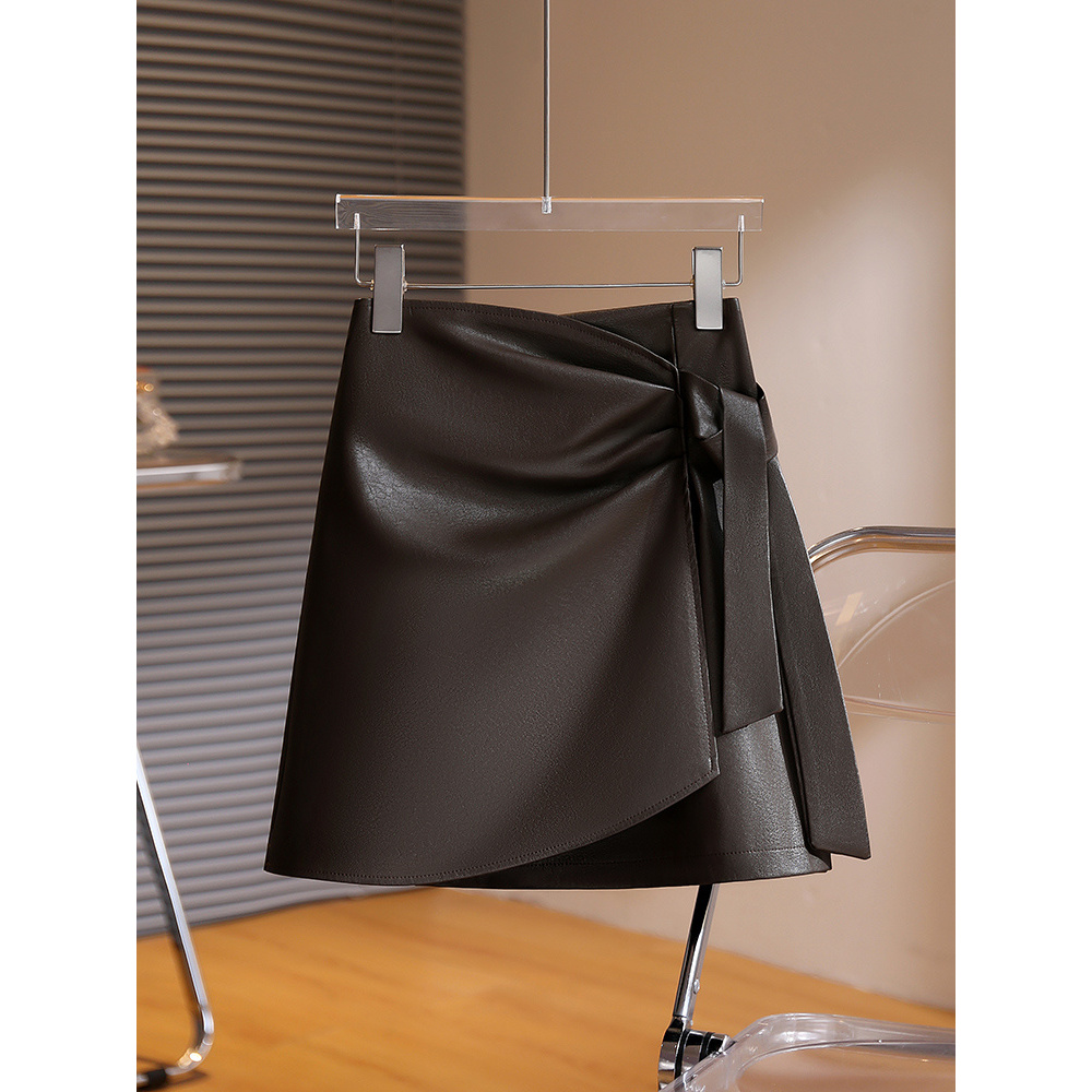 高腰设计感绑带pu皮裙半身裙女秋季2025新款辣妹包臀短裙配靴子