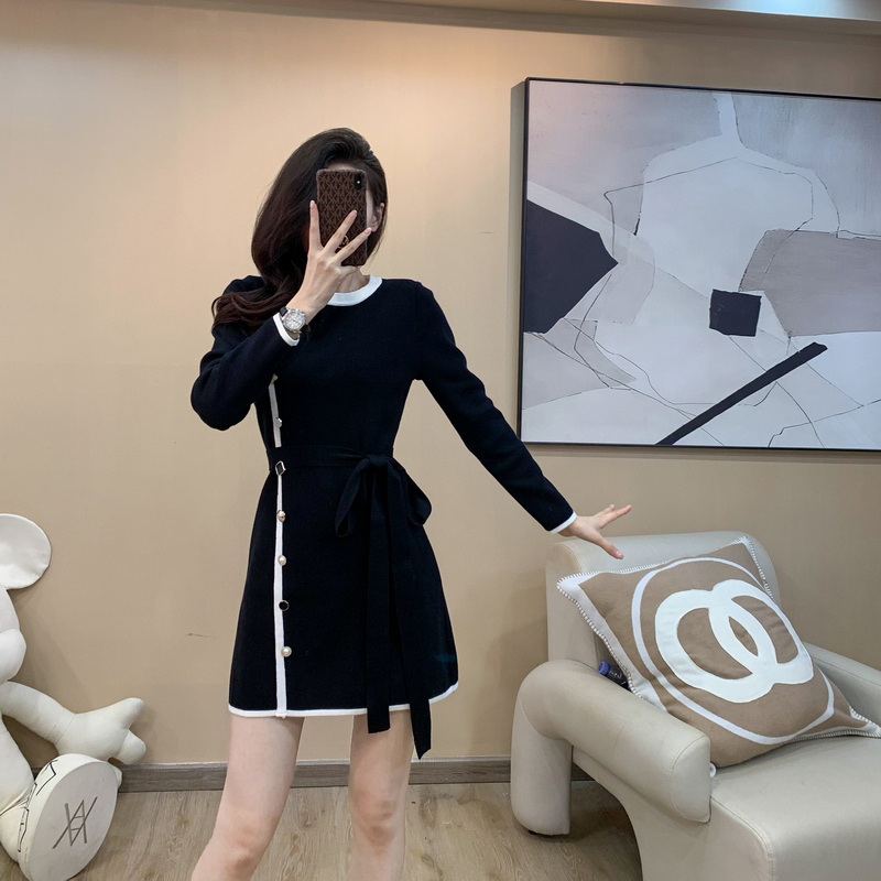 秋装女装绝美小裙子2025年新款小个子穿搭时尚打底收腰针织连衣裙