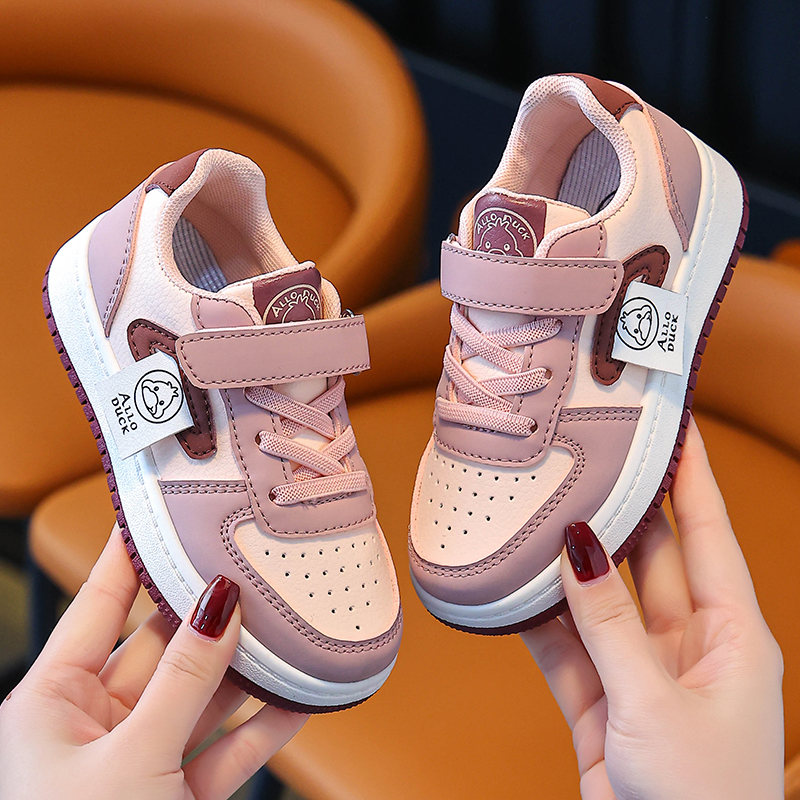 新款儿童女童板鞋低帮春秋新款中童滑板鞋运动鞋防滑软底宝宝鞋子