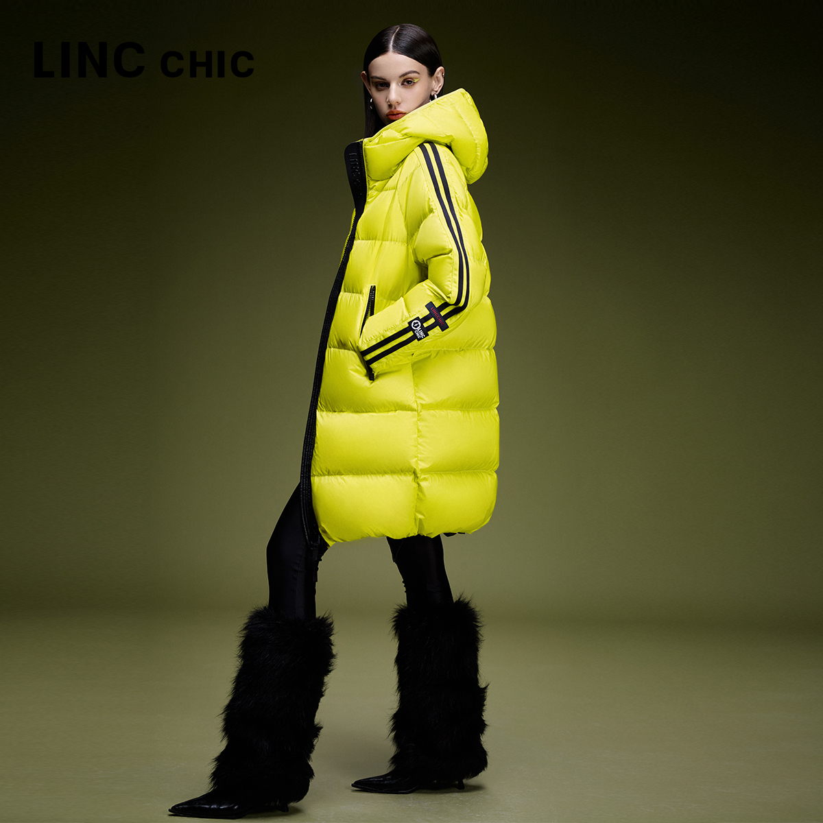 LNC金羽杰2024年冬季新款连帽运动感中长款面包羽绒服女Y24806251