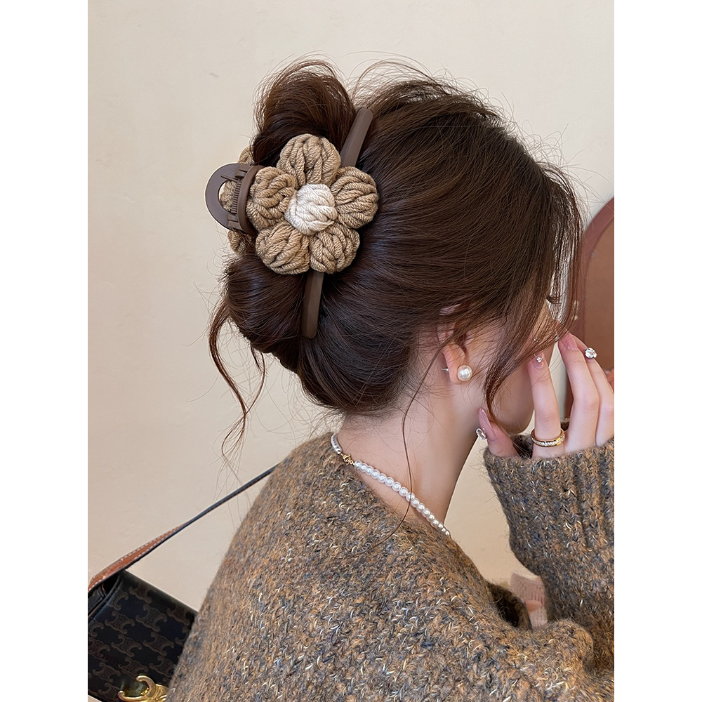 暖咖毛线花朵头发抓夹大号鲨鱼夹发夹女2024新高级感夹子发饰秋冬