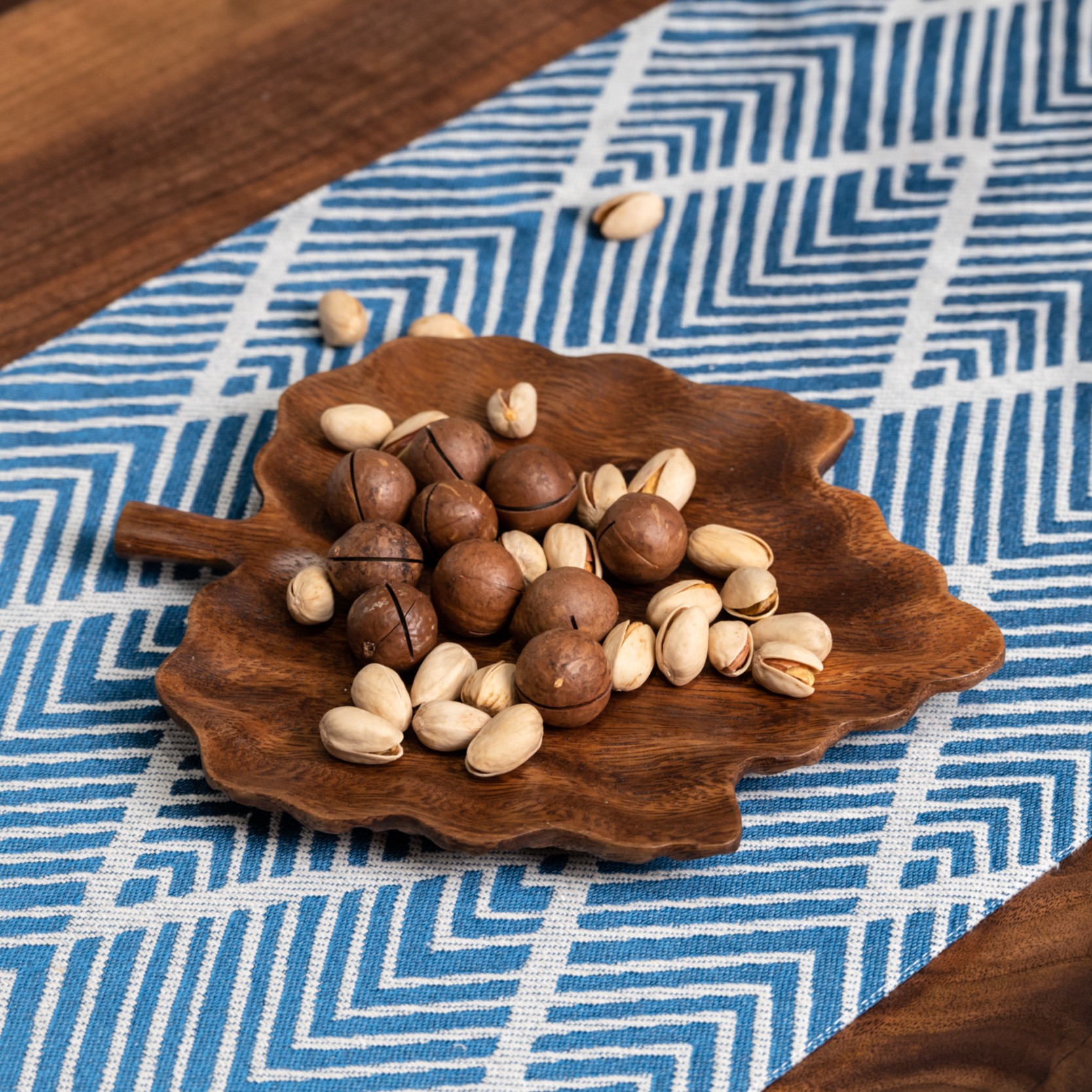 【中秋特惠】南美胡桃木枫叶创意果盘木制餐具家用盘子19*23cm