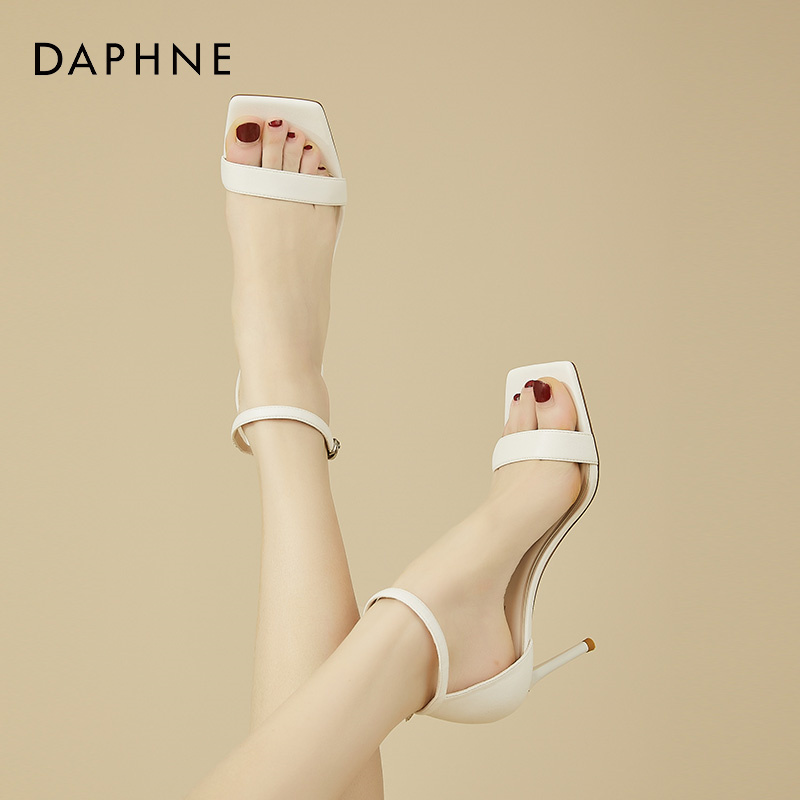 达芙妮白色法式气质高跟鞋女2025新款夏季细跟方头露趾一字带凉鞋
