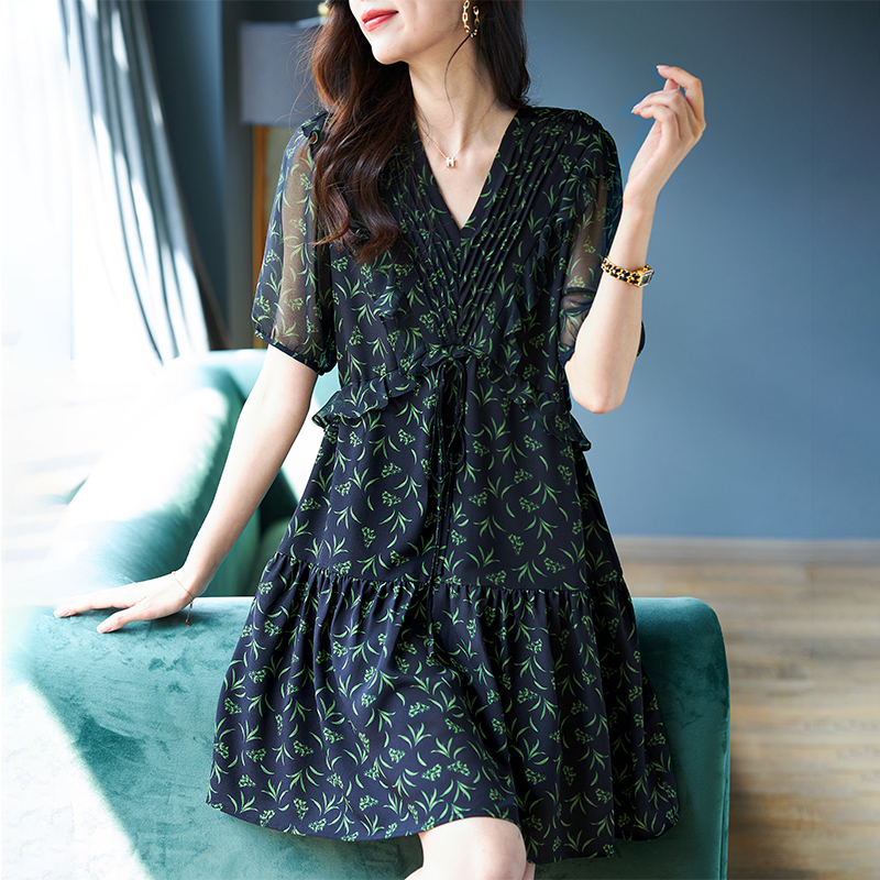 女士裙子2025夏季小个子高端轻奢气质显瘦法式绿色碎花裙连衣裙