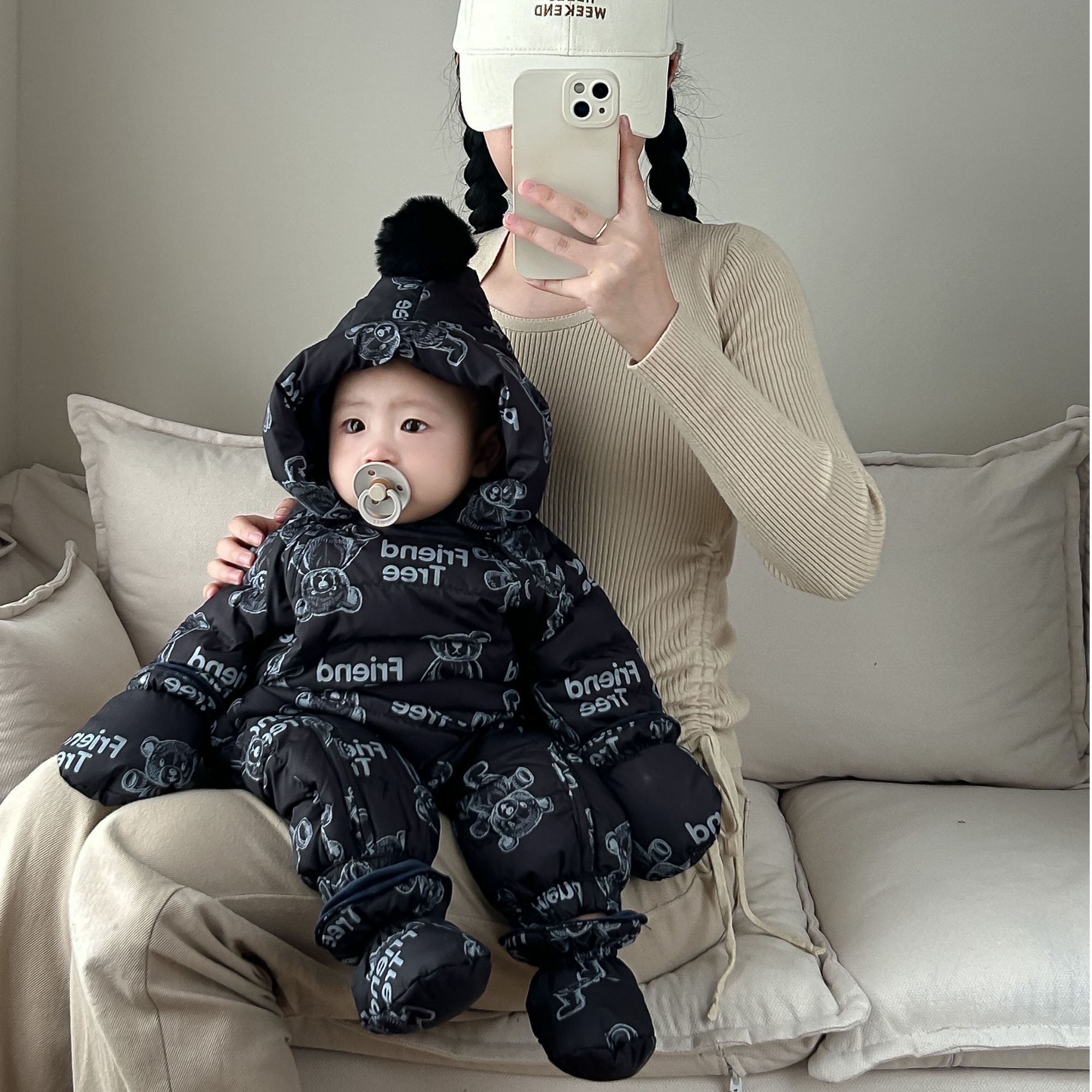 婴儿羽绒服冬季连体衣0-1岁宝宝冬天外出抱衣包脚外套白鸭绒保暖2