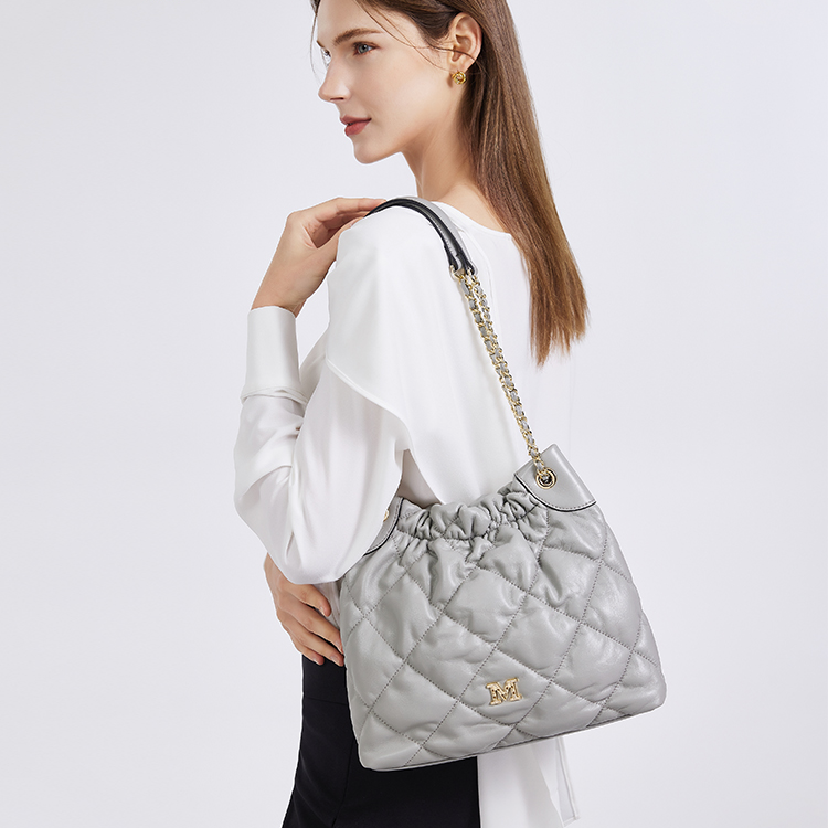 法国梦特娇减龄洋气百搭女包大容量单肩包通勤出门上档次流浪包