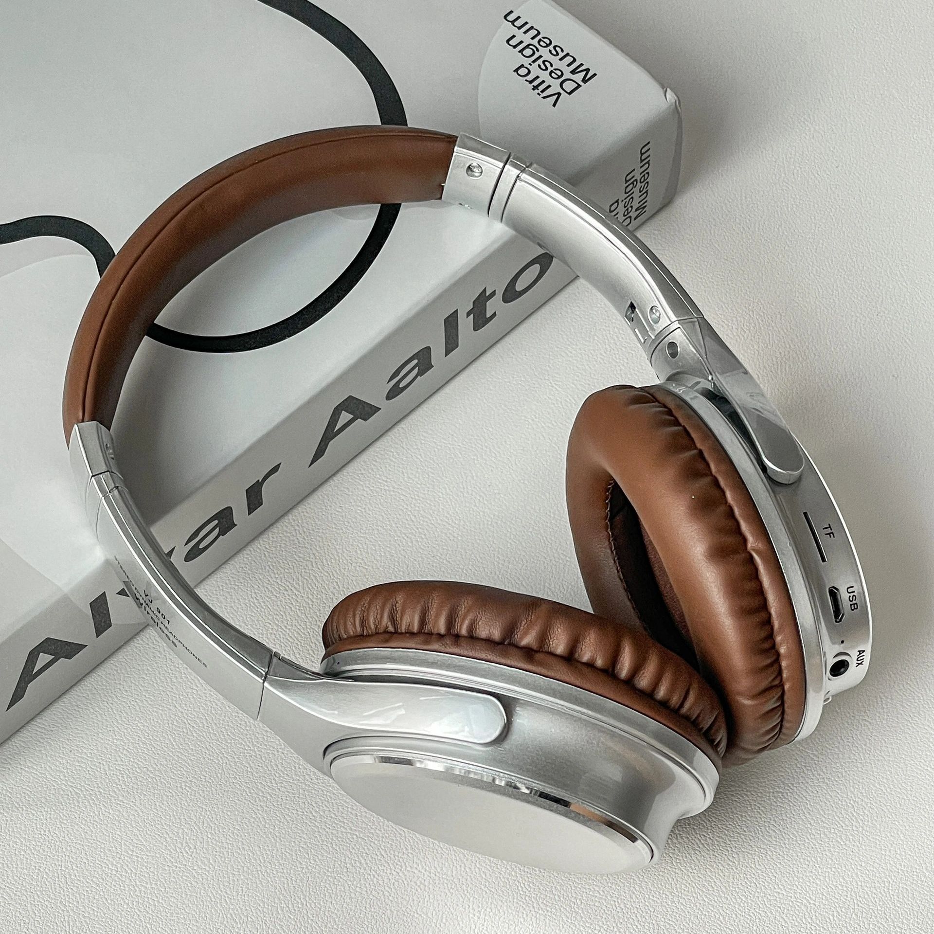 【拍照单品】美式复古头戴式降噪无线蓝牙耳机挂脖登山（搭配很好看）