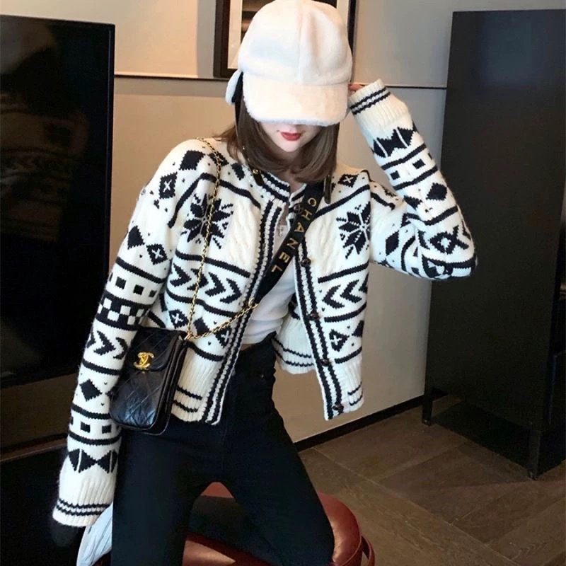 复古长袖小香风宽松短款毛衣女秋冬新款韩版洋气百搭针织开衫外套