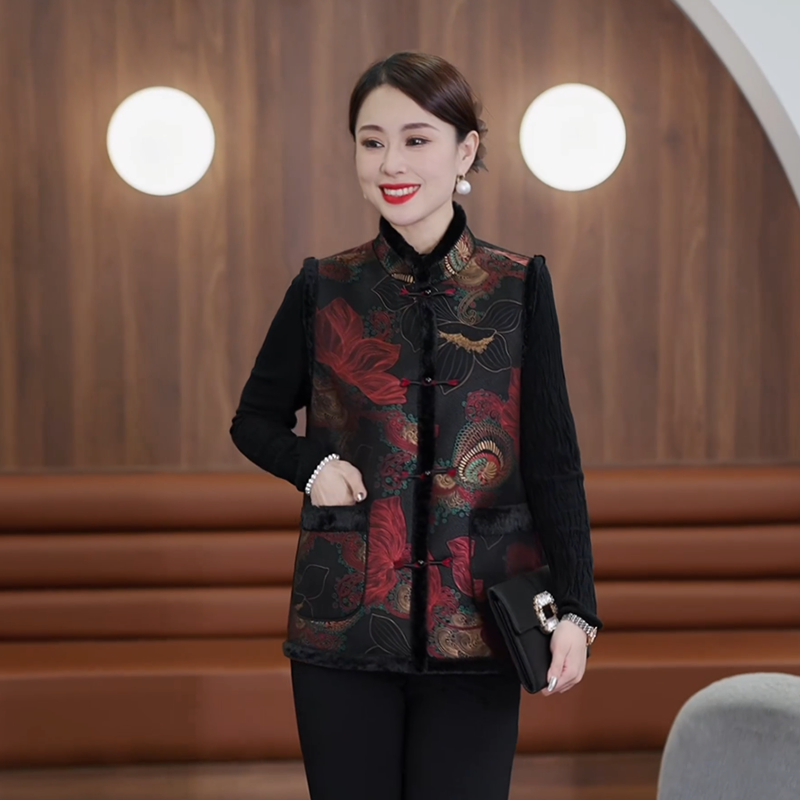 A新款加绒加厚马甲洋气大码显瘦中老年妈妈装50到100岁中老年马夹