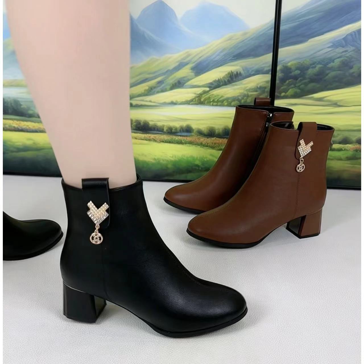 2024新款时尚高跟3公分粗跟厚底防滑小短靴软底秋冬舒适靴子仟380