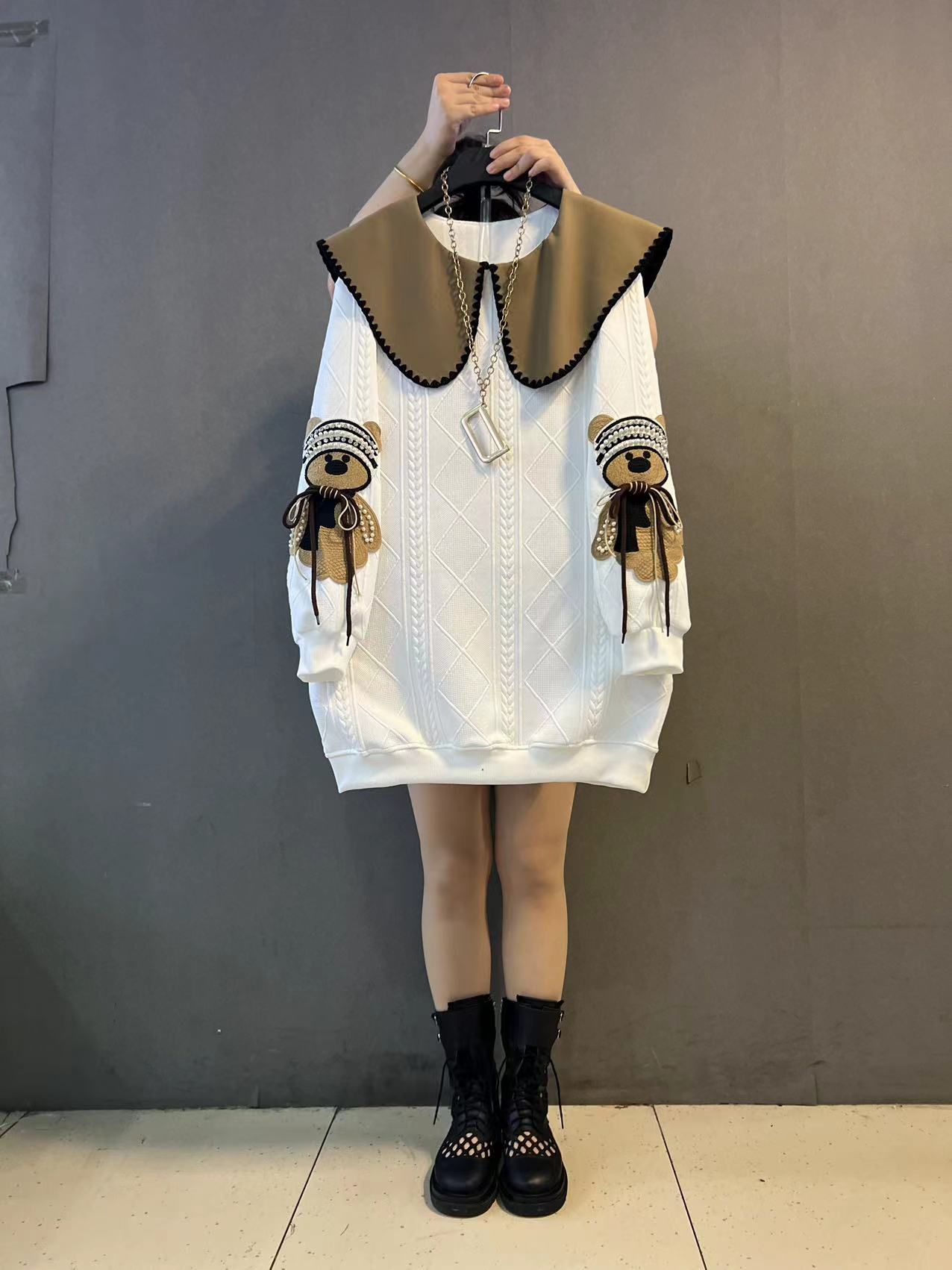 大码女装新款娃娃领减龄可爱小熊卫衣
