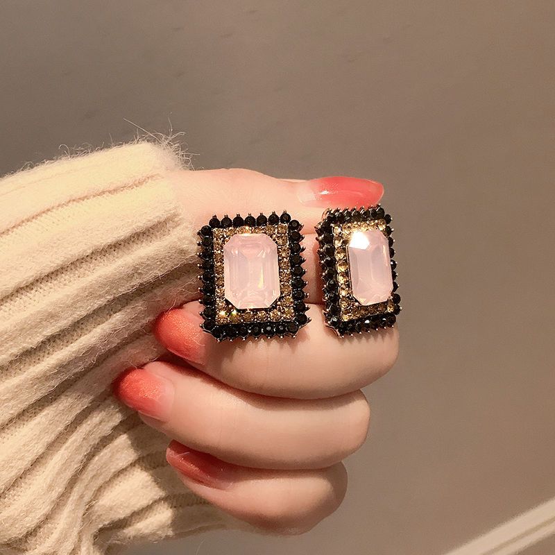 2024新款韩国复古几何粉色方块耳钉个性时尚耳环网红新款潮耳饰女