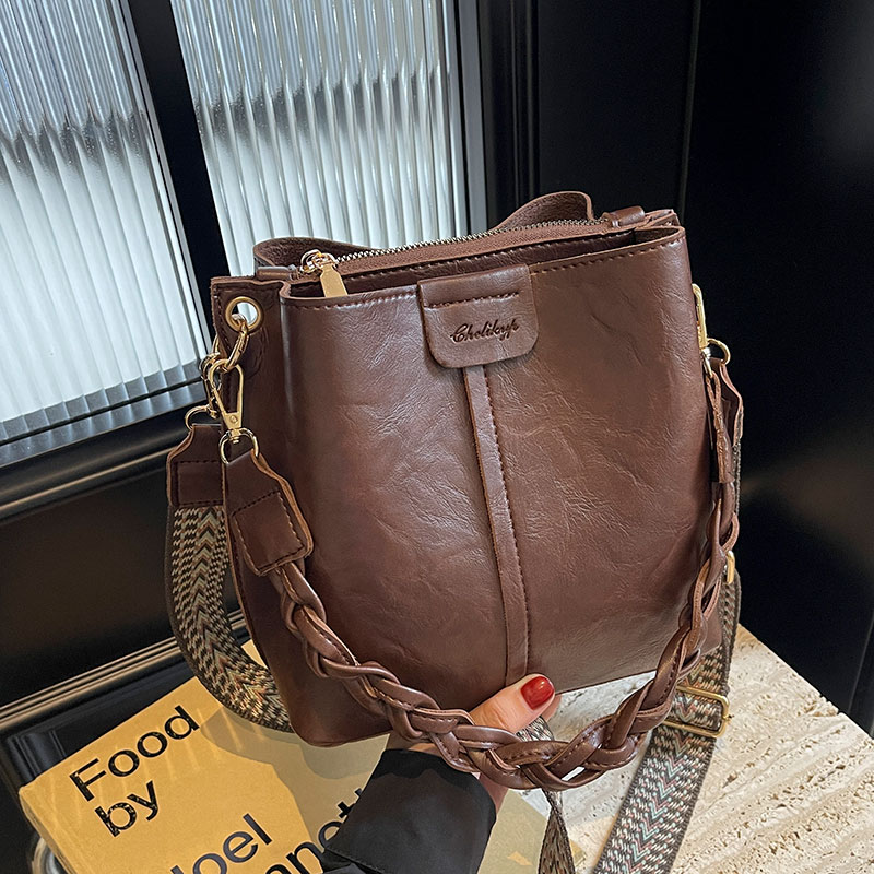 春夏美拉德复古水桶包女士2025新款质感单肩腋下包时尚百搭水桶包