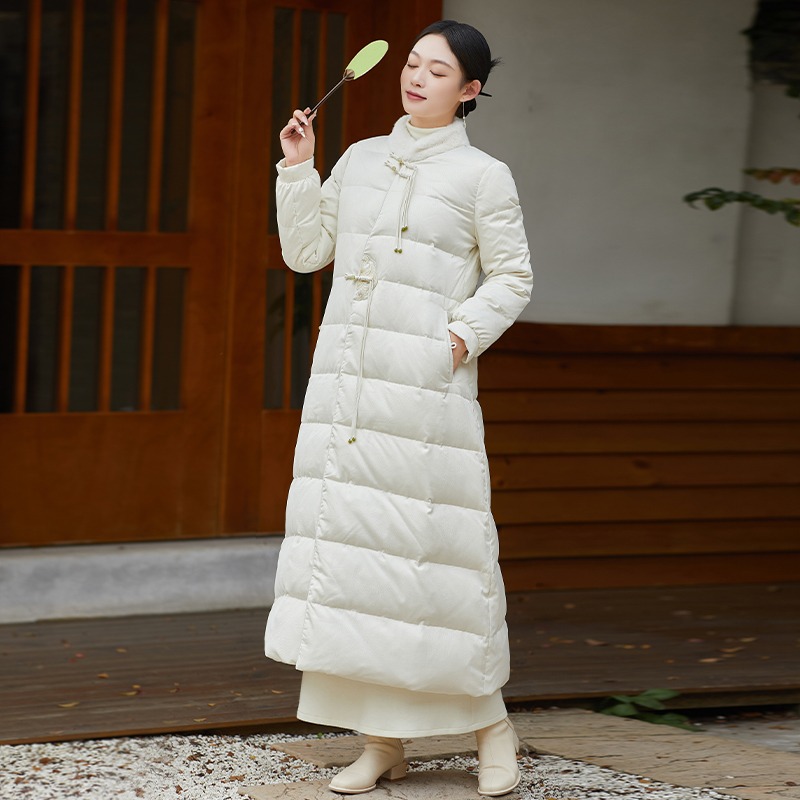F300新中式羽绒服女冬季新款国风显瘦刺绣盘扣白鸭绒加厚保暖外套