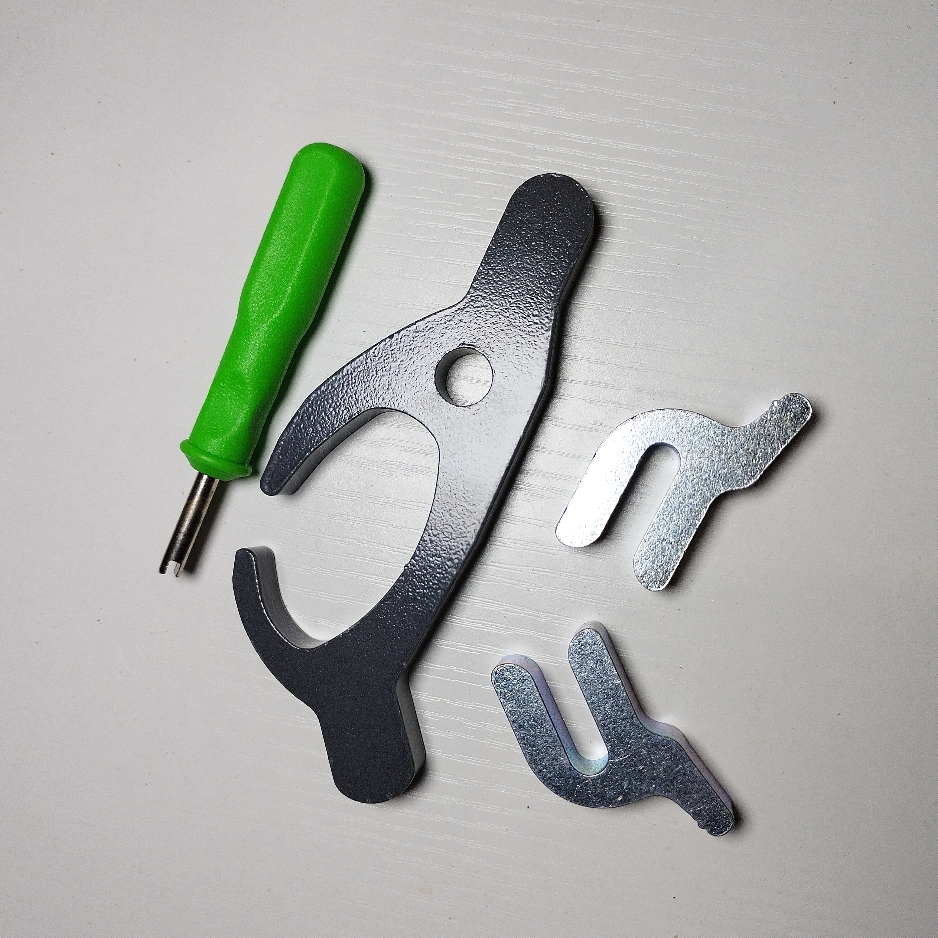 电动车维修工具拆装胎工具，辅助卡住轮胎不滑且且入圈槽内。