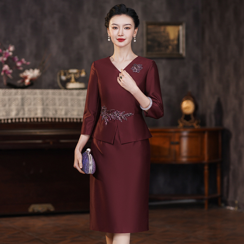 D12春装新款2024紫红色假两件遮肚显瘦连衣裙妈妈气质通勤连衣裙