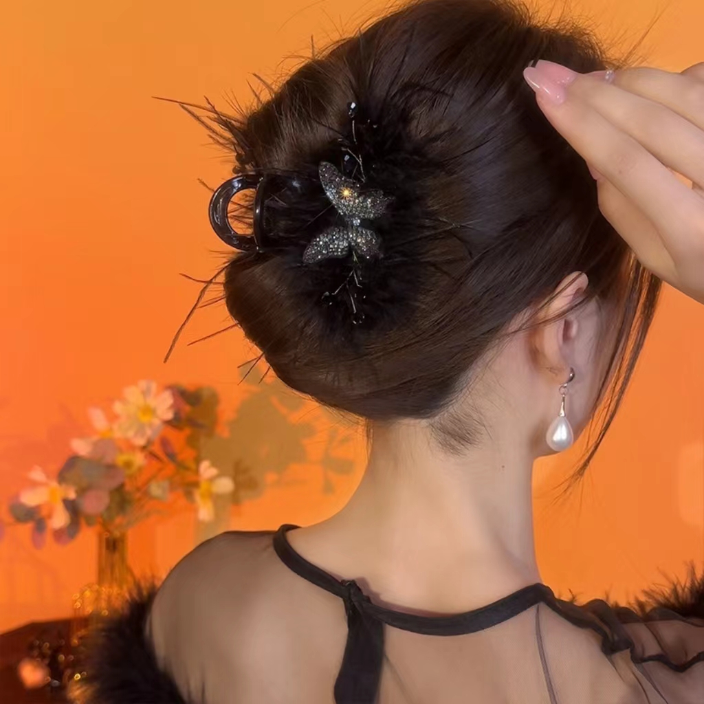 高级感蝴蝶毛毛抓夹女2024年新款发夹后脑勺显发量盘发鲨鱼夹发卡