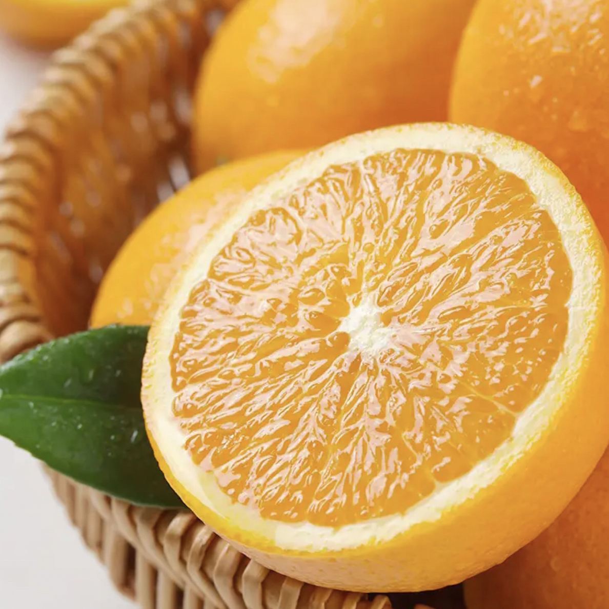 赣南脐橙五斤，十斤装现摘现发橙子新鲜当季水果江西橙子送开橙器