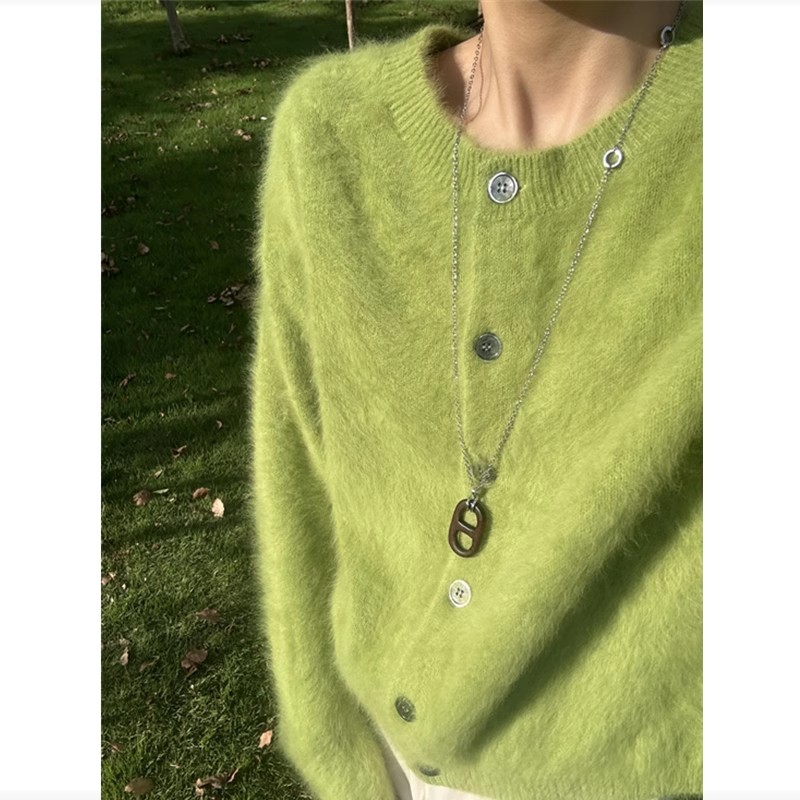 牛油果绿高级感圆领毛衣外套女秋冬宽松加厚外穿软糯毛绒开衫上衣