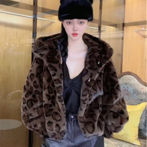 皮毛一体时尚百搭气质洋气冬季网红宽松短款带帽外套咖色豹纹毛毛