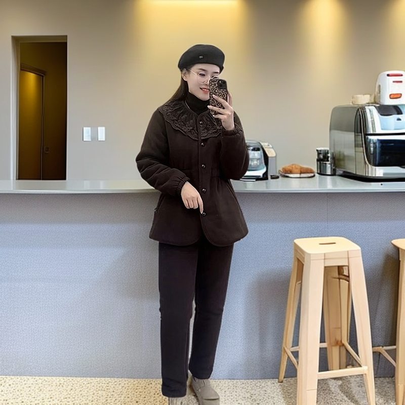 蕾丝领保暖休闲女冬季翻领黑色可秋冬家居服加厚短款网红显瘦时尚