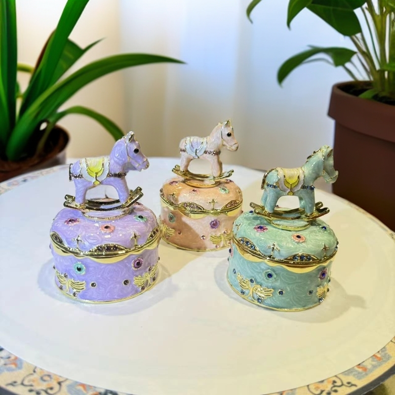 易尚宝七宝烧珐琅彩高档可爱木马创意手工首饰盒大容量摆件AB960