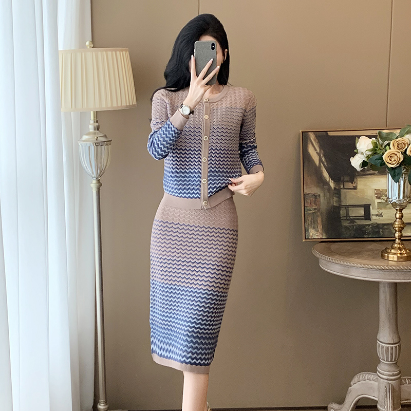 今年流行的休闲小香风渐变色针织衫半身裙两件套装女2024秋冬新款