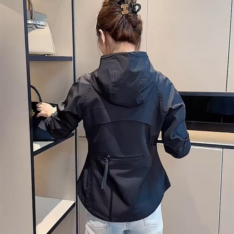 收腰休闲冲锋衣外套女2025新款春秋季欧货修身显瘦连帽夹克短上衣
