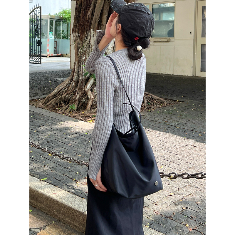 夏季新款小众高级感超软单肩水桶包女轻盈百搭牛津布大容量托特包