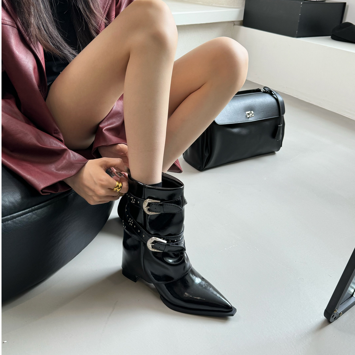 2025秋冬尖头西部裤管靴短靴尖头粗跟高跟时装靴法式复古骑士靴