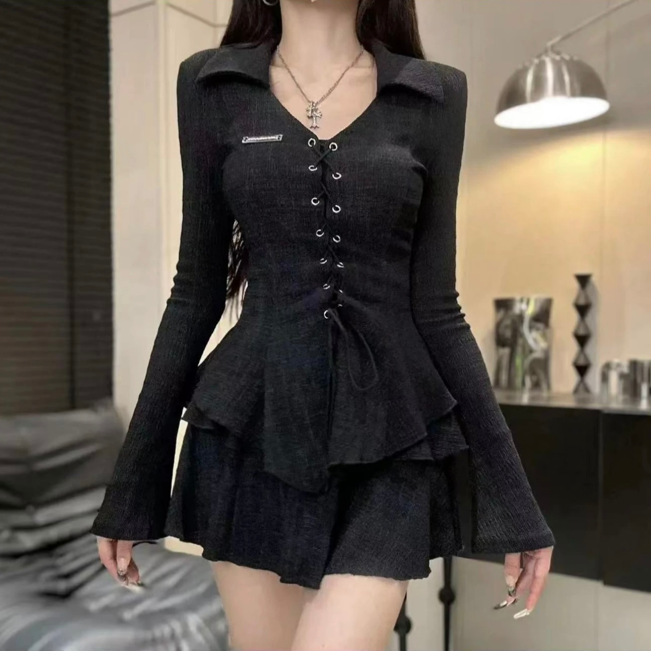 2024法式复古不规则V领收腰上衣＋百搭显瘦短裙
