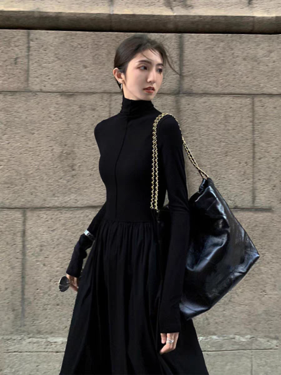 秋冬气质新款法式气质女神范长裙收腰显瘦赫本风黑色长袖连衣裙女