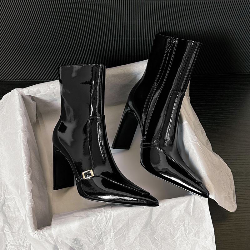 2025年秋冬季新款尖头短靴女加绒时尚百搭黑色粗跟时装马丁靴子女