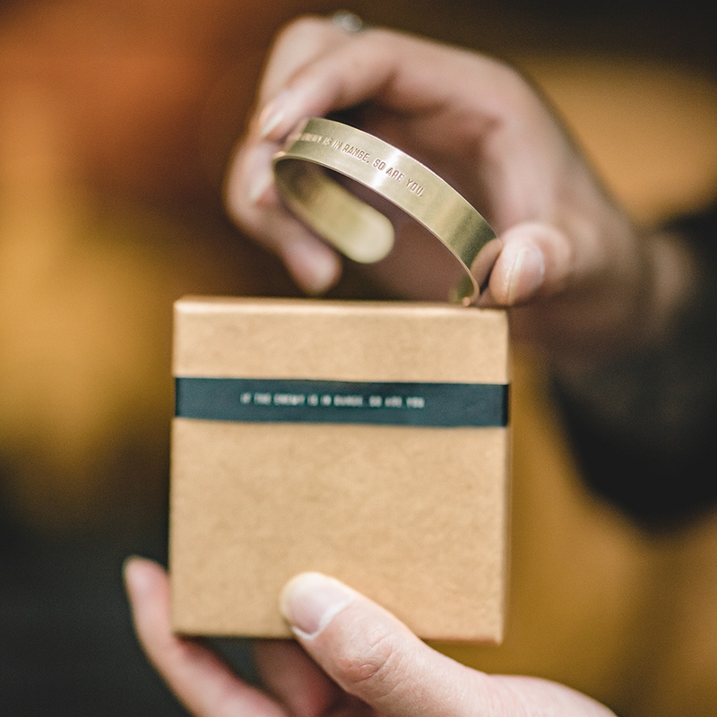 铜合金手镯 马登工装复古风开口抛光白铜宽手镯字母黄铜简约手环