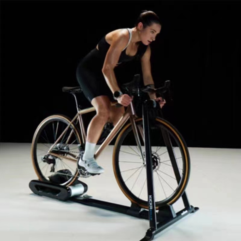 WAHOOWahoo Kickr Rollr骑行台推出智能滚筒实现便利自然骑行感觉