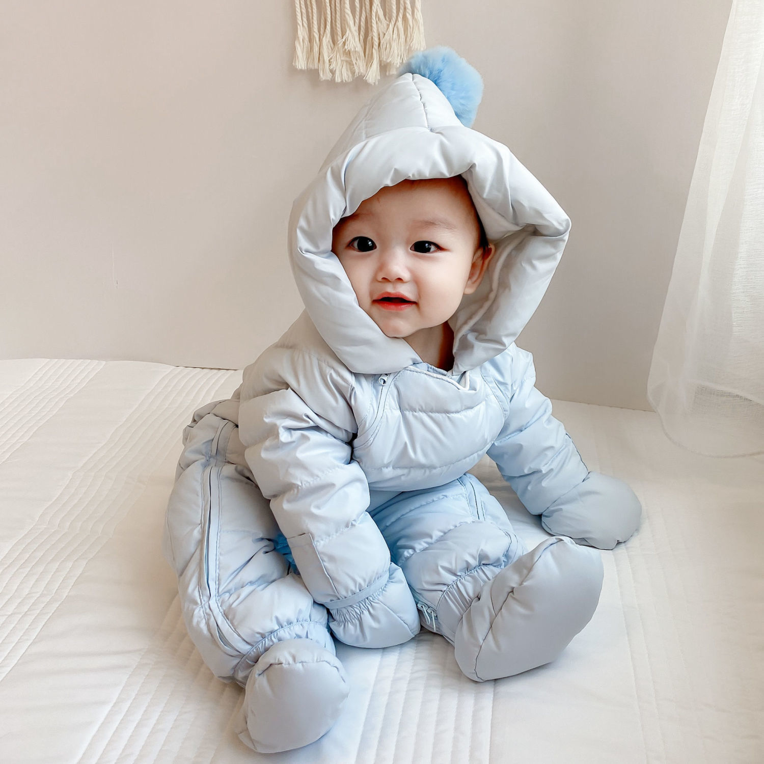 婴儿羽绒服连体衣秋冬季外出1岁男宝宝冬天衣服新生儿0-3个月冬装