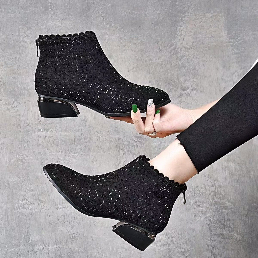 冬季磨砂羊皮满钻粗跟短靴2025冬季加绒尖头马丁靴真皮后拉链跟鞋