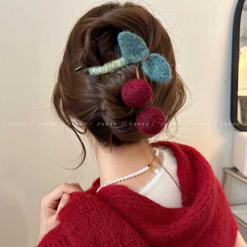 复古秋冬樱桃扭扭夹女2024新款高级感后脑勺盘发抓夹一字发夹头饰