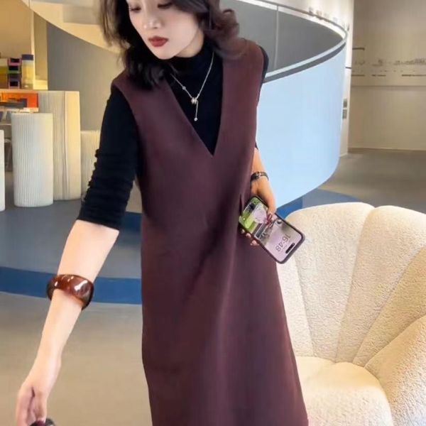 高端轻奢优雅气质背心连衣裙女2025秋季新款宽松显瘦法式背心裙