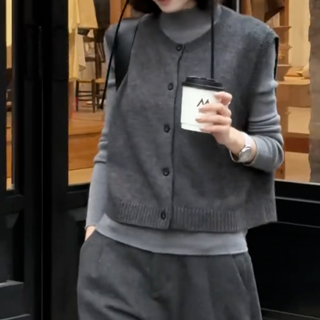 秋冬上新韩系简约时尚百搭通勤显瘦无袖圆领针织马甲女叠穿 X118