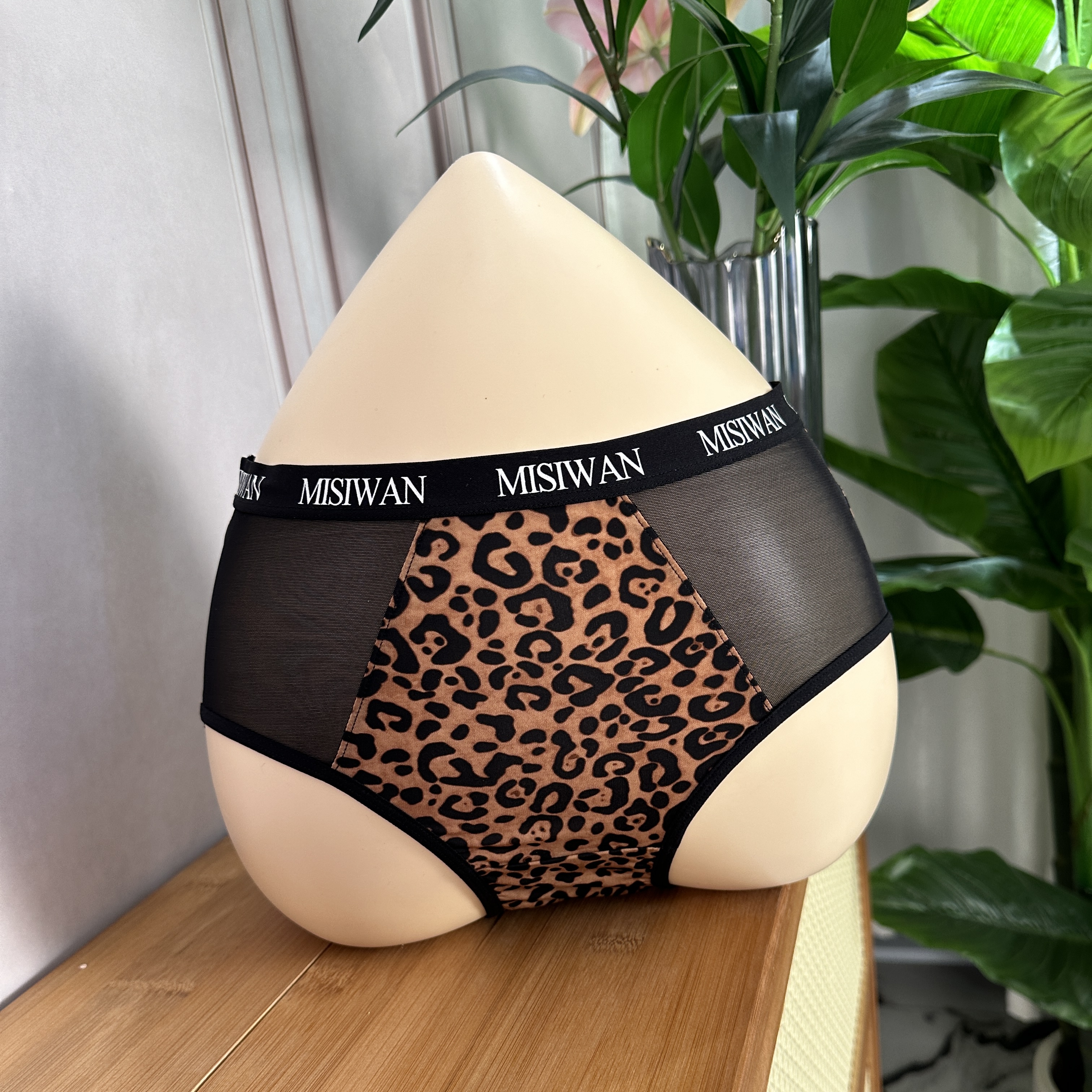 小木屋8518  中腰轻薄性感个性舒适透气包臀豹纹女士蕾丝内裤