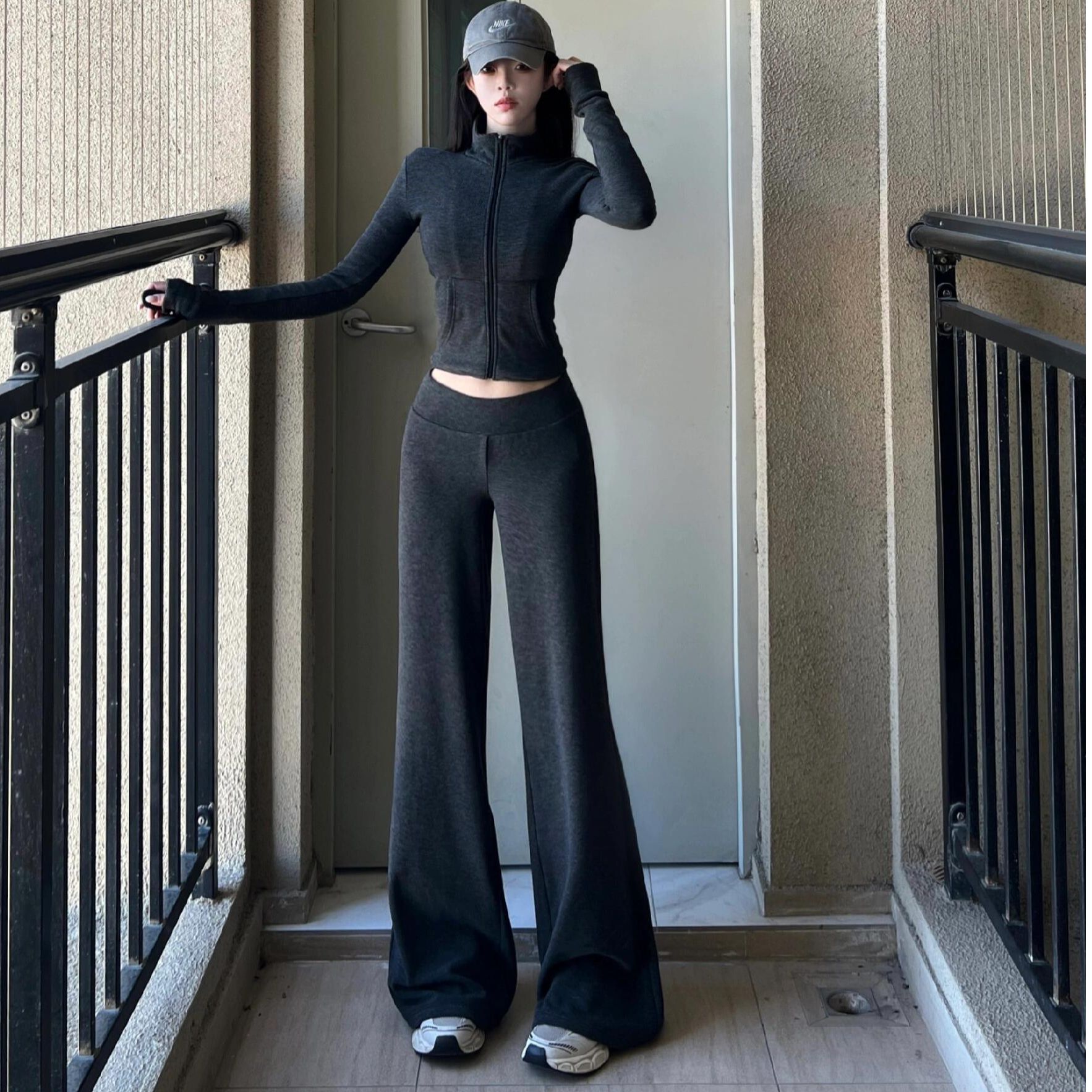 休闲运动套装灰色修身拉链短款卫衣外套女春季季微喇叭长裤两件套