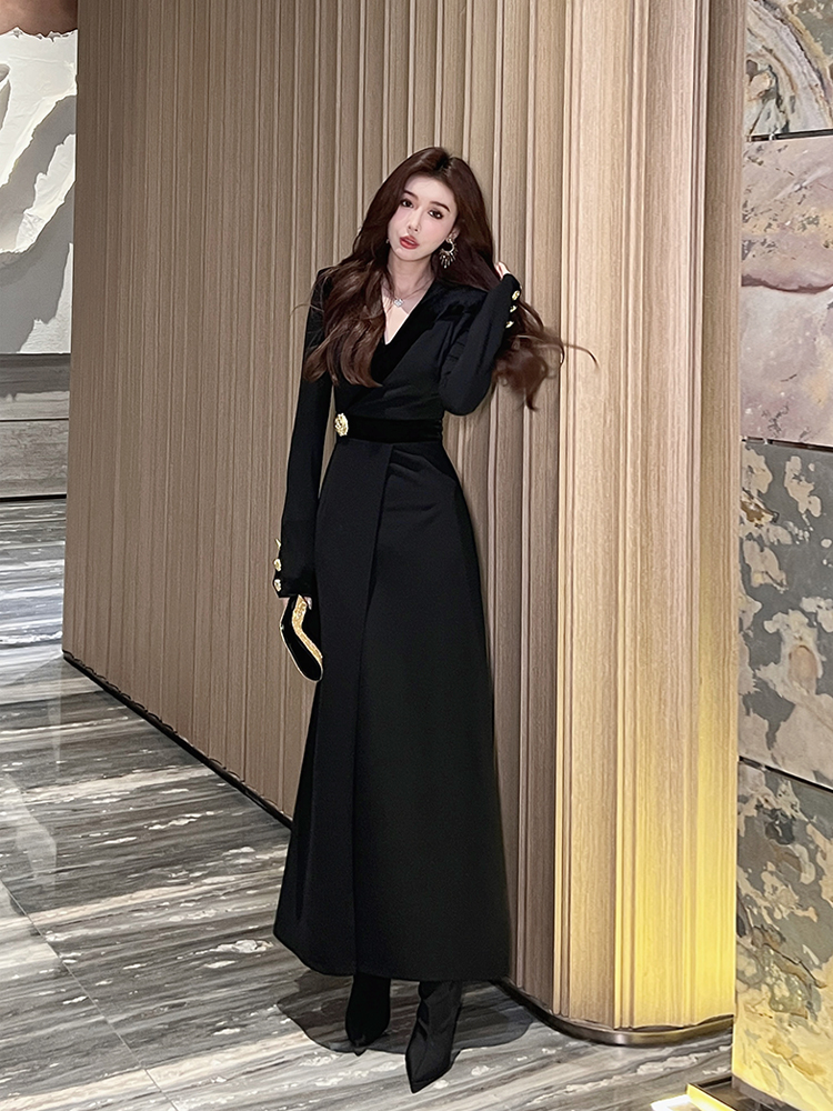 罗曼湾湾  轻奢御姐范高级感V领长袖开叉修身裙子