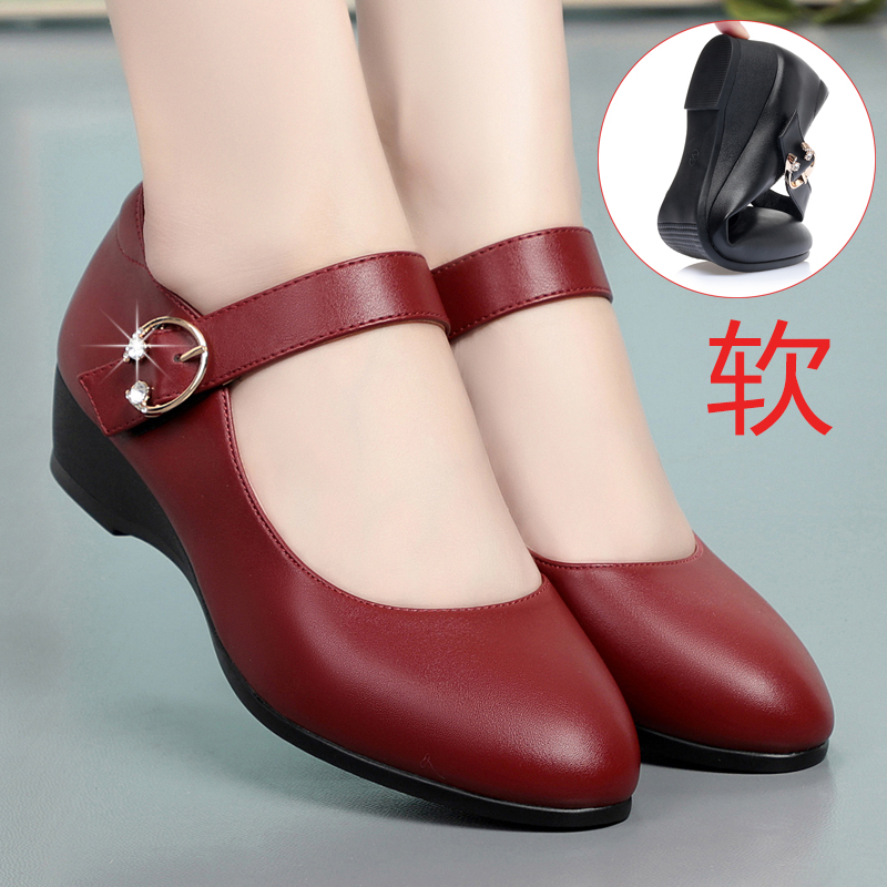 春秋软底舒适一字扣带红色闰月妈妈鞋皮鞋平底防滑中老年单鞋女鞋