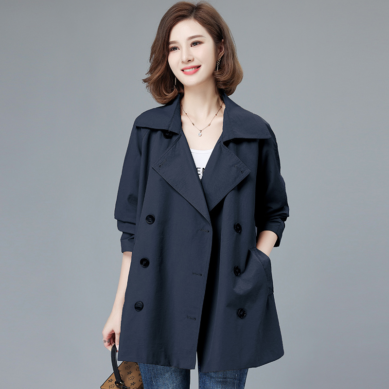 流行妈妈秋装外套2025年新款中年女士洋气上衣中老年人春秋风衣
