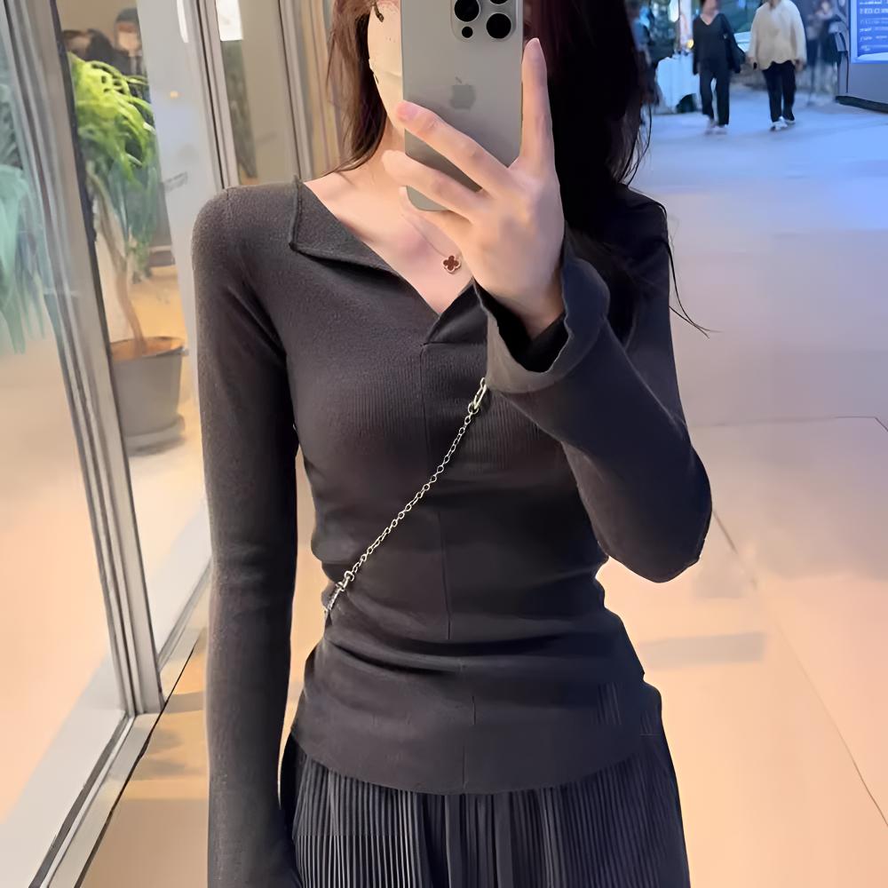 设计感V领针织衫早秋冬季小众薄款修身显瘦打底衫长袖气质上衣女