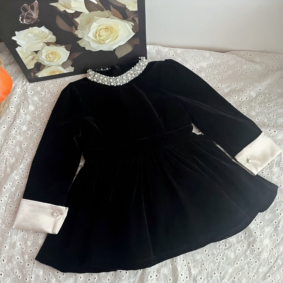女孩秋冬连衣裙2025新款丝绒小黑裙小香风珍珠领加绒女宝宝公主裙